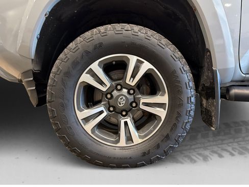 Used 2019 Toyota Tacoma TRD Sport w/ Technology Package AWD/4WD image 49