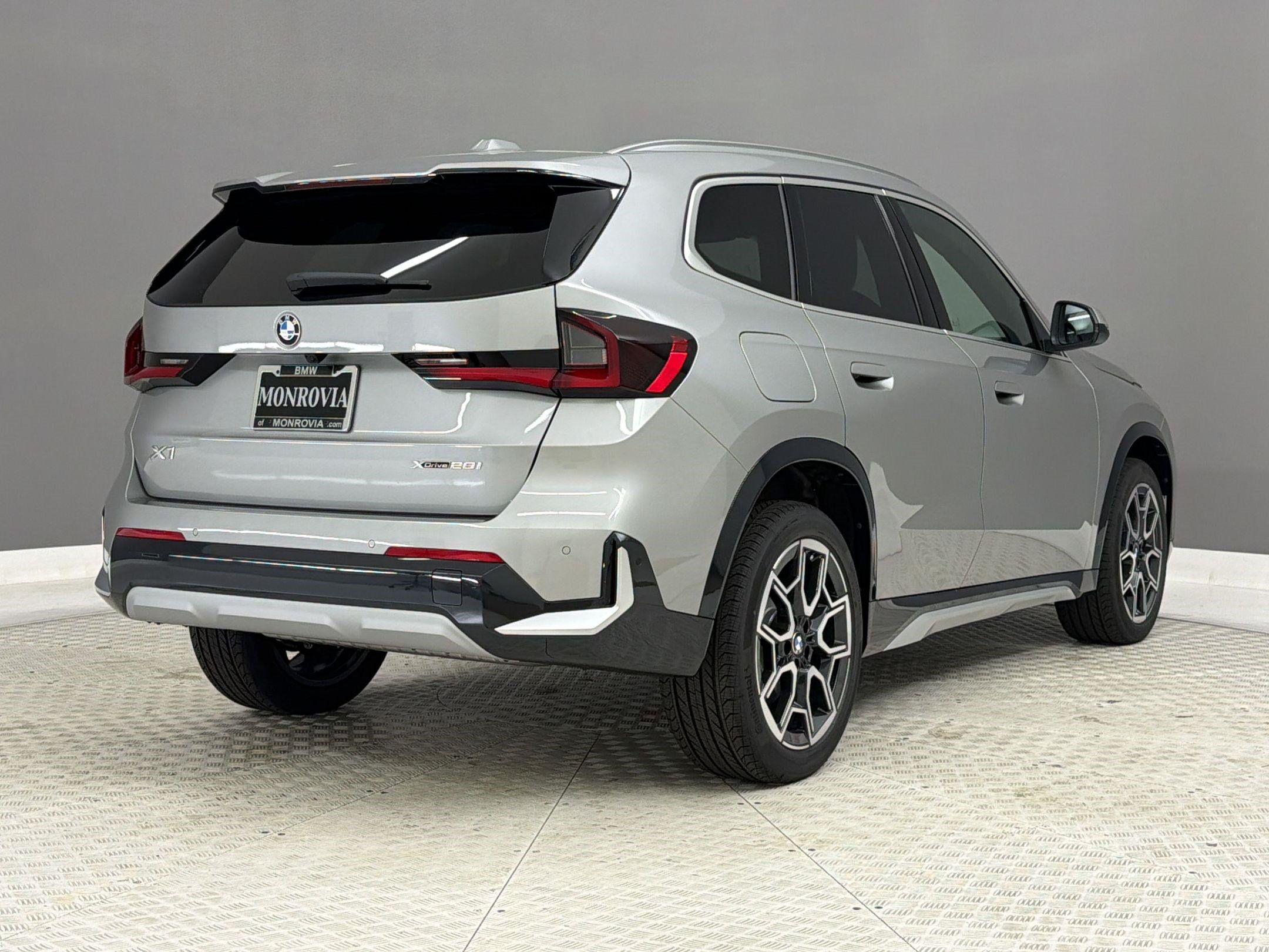 New 2026 BMW X1 xDrive28i AWD/4WD image 9