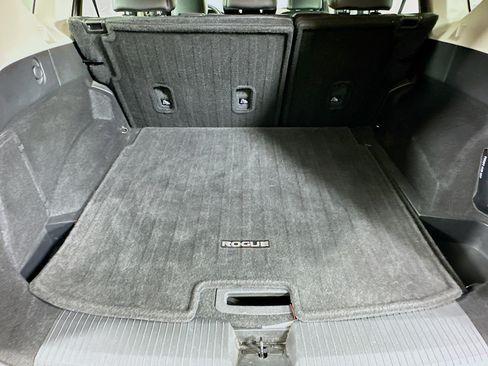 Used 2022 Nissan Rogue SV w/ SV Premium Package FWD image 28