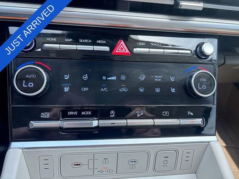 Used 2024 Hyundai Santa Fe Calligraphy FWD image 19