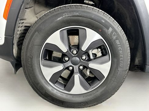 Used 2023 Jeep Grand Cherokee 4WD 4xe w/ Luxury Tech Group II image 11