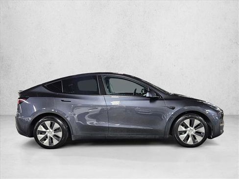 Used 2021 Tesla Model Y Long Range image 4