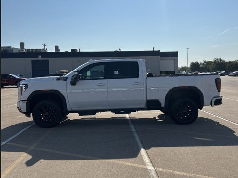 Used 2025 GMC Sierra 2500 AT4 AWD/4WD image 4