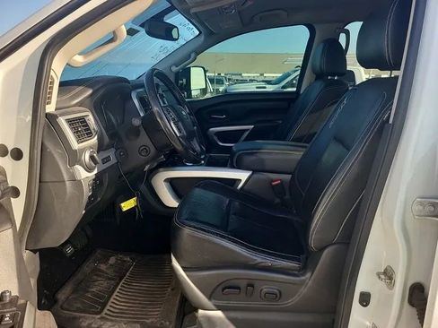 Used 2019 Nissan Titan PRO-4X w/ Pro-4x Convenience Package image 3