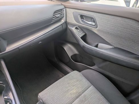 Used 2023 Nissan Rogue SV FWD image 11