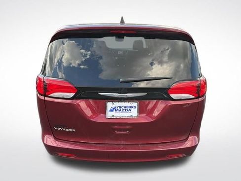 Used 2023 Chrysler Voyager LX FWD image 4