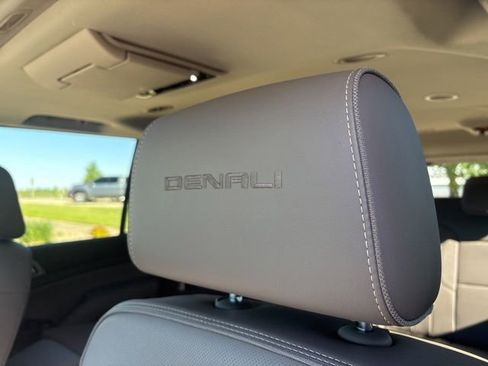 Used 2019 GMC Yukon XL Denali w/ Denali Ultimate Package AWD/4WD image 13