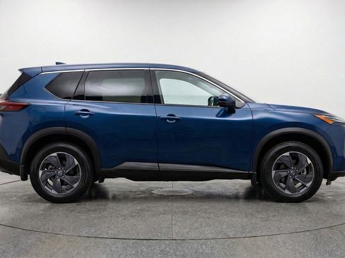 Used 2025 Nissan Rogue SV image 11