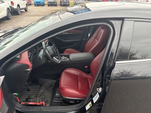 Used 2021 MAZDA MAZDA3 Hatchback w/Premium Plus Pkg image 3