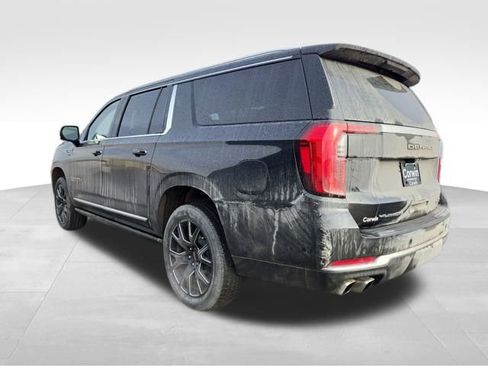 Used 2025 GMC Yukon XL Denali w/ Denali Reserve Package image 11