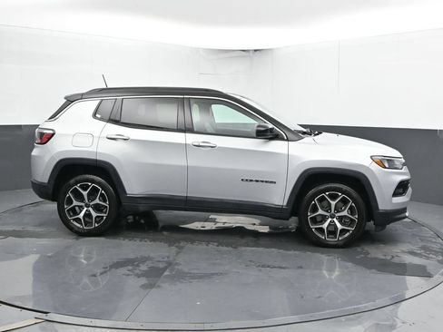 Used 2025 Jeep Compass Limited AWD/4WD image 4