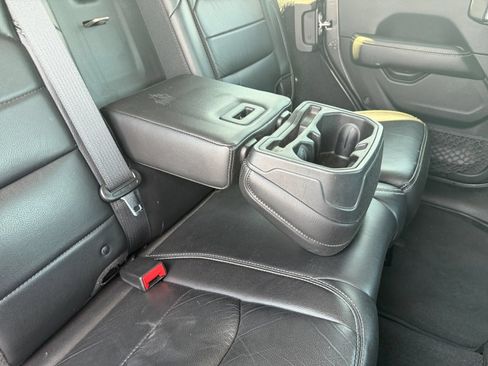 Used 2018 Jeep Wrangler Unlimited Sahara AWD/4WD image 18