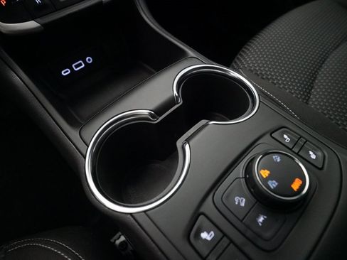 Used 2023 GMC Terrain SLE w/ Driver Convenience Package image 17