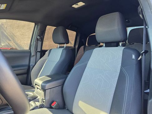 Used 2020 Toyota Tacoma TRD Sport w/ Technology Package image 17