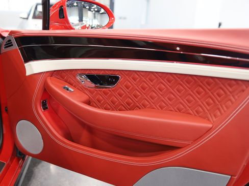 Used 2021 Bentley Continental GT image 33