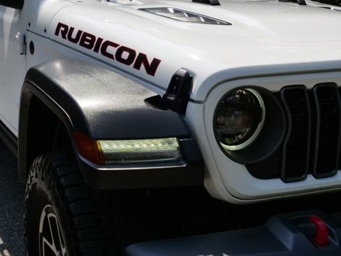 Used 2025 Jeep Gladiator Rubicon w/ Safety Group AWD/4WD image 52