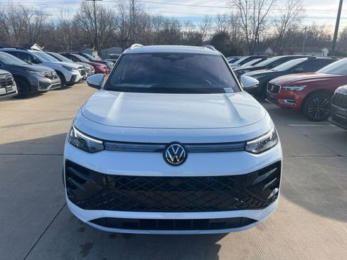 New 2026 Volkswagen Tiguan SEL R-Line AWD/4WD image 2