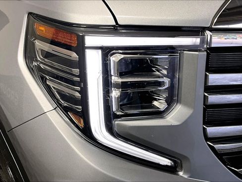 Used 2023 GMC Sierra 1500 SLT AWD/4WD image 27