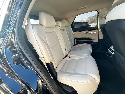 Used 2024 Genesis GV70 2.5T image 32