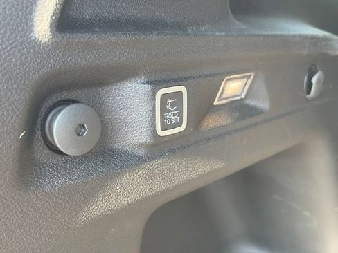 Used 2023 Jeep Grand Cherokee L Limited AWD/4WD image 6