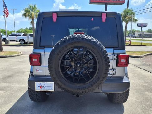 Used 2018 Jeep Wrangler Unlimited Sahara w/ Cold Weather Group AWD/4WD image 6