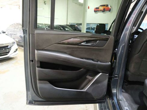 Used 2020 Cadillac Escalade ESV Platinum AWD/4WD image 24