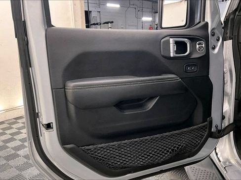 Used 2022 Jeep Wrangler Unlimited Sahara AWD/4WD image 24