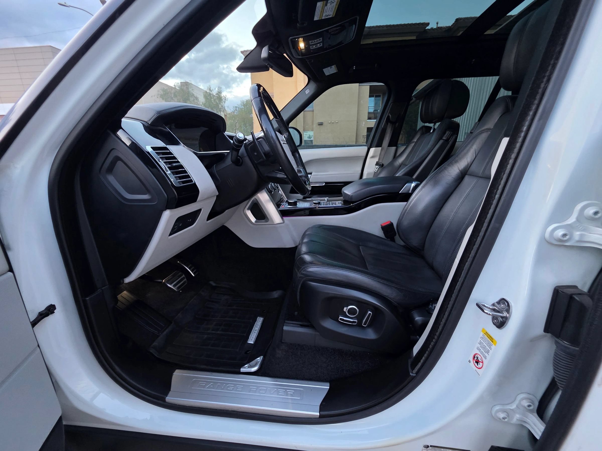 Used 2016 Land Rover Range Rover Supercharged AWD/4WD image 7
