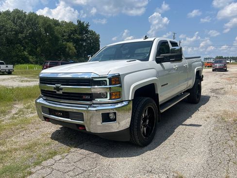 Used 2015 Chevrolet Silverado 2500 LT AWD/4WD image 3