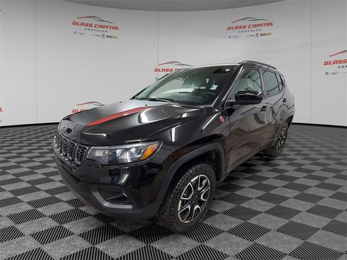 Used 2024 Jeep Compass Trailhawk image 3