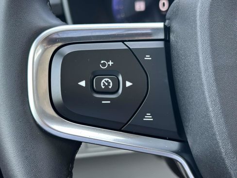 Certified 2024 Volvo XC40 B5 Plus AWD/4WD image 27