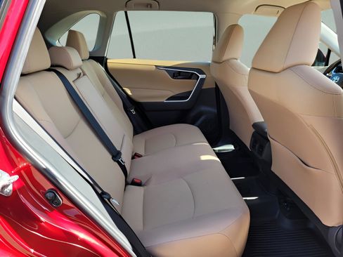 Certified 2022 Toyota RAV4 LE image 18