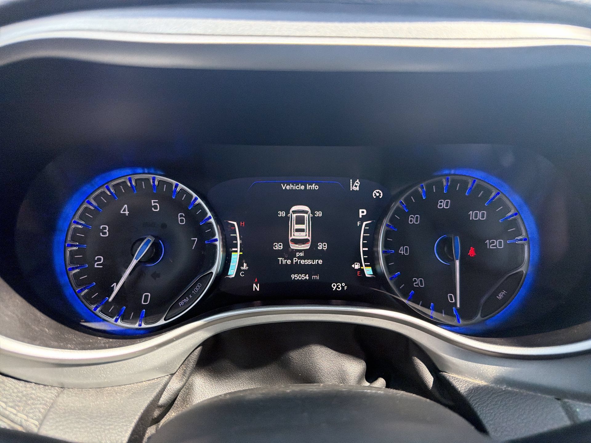 Used 2023 Chrysler Pacifica Touring FWD image 15