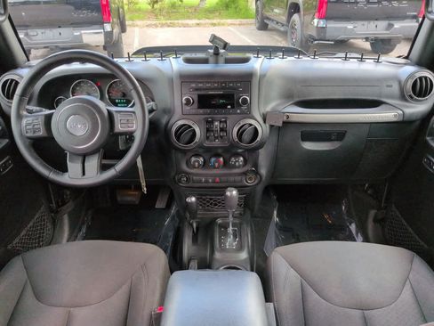 Used 2018 Jeep Wrangler Unlimited Sport S AWD/4WD image 14