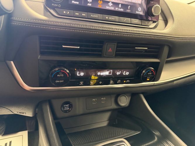 Used 2025 Nissan Rogue SV AWD/4WD image 17