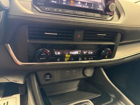 Used 2025 Nissan Rogue SV AWD/4WD image 17