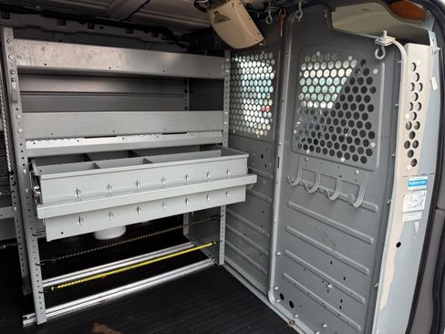 Used 2014 Chevrolet Express 2500 RWD image 13