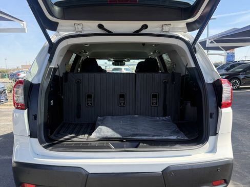 Used 2023 Subaru Ascent Premium w/ Convenience Package image 9