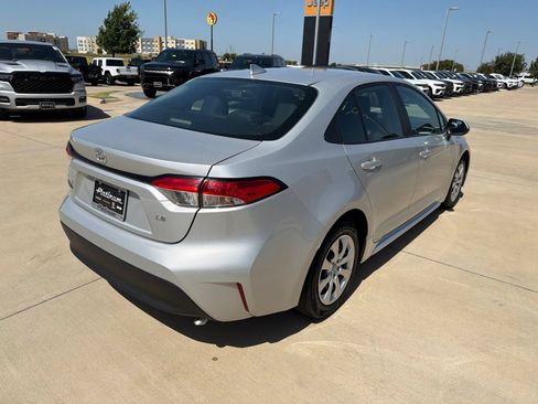 Used 2024 Toyota Corolla LE FWD image 5