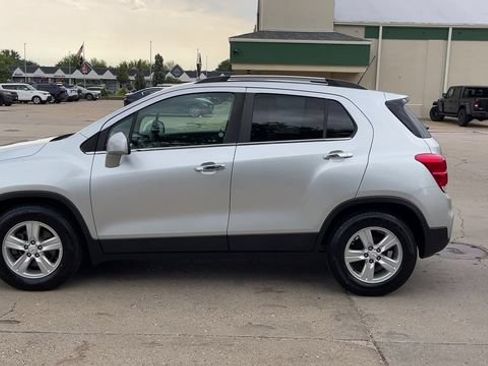 Used 2019 Chevrolet Trax LT w/ LT Convenience Package FWD image 5