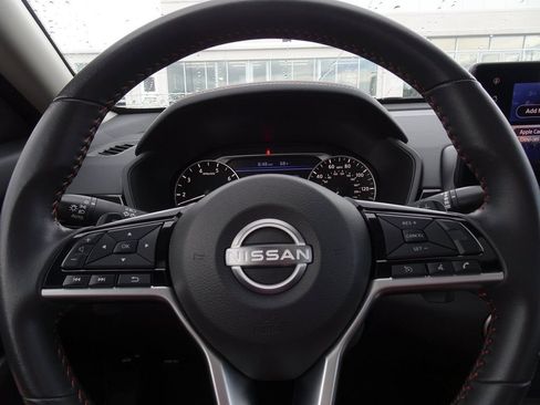 Used 2024 Nissan Altima 2.5 SR w/ SR Premium Package FWD image 19