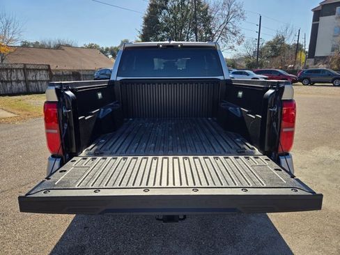 Used 2025 Toyota Tacoma TRD Off-Road image 7