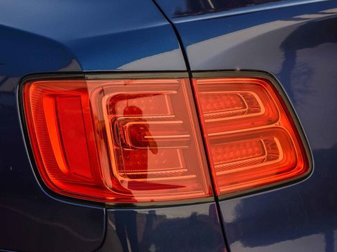 Used 2019 Bentley Bentayga image 12