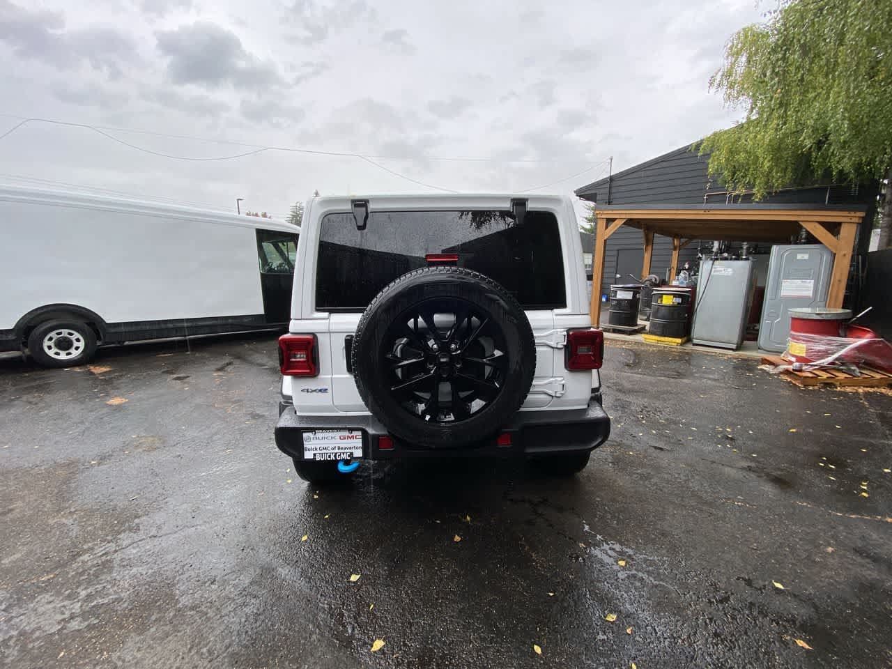 Used 2024 Jeep Wrangler Unlimited Sahara AWD/4WD image 5