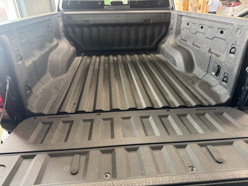 Used 2024 Chevrolet Colorado Z71 w/ Z71 Convenience Package 2 image 8