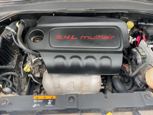 Used 2016 Jeep Renegade Limited FWD image 9