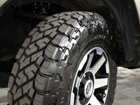 Used 2015 Toyota Tacoma 4x4 Double Cab w/ TRD Off-Road Package image 9