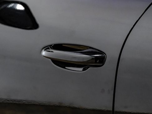 Used 2021 Porsche Macan image 37