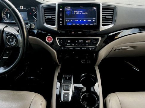 Used 2016 Honda Pilot Touring image 20