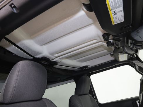 Used 2024 Jeep Wrangler Willys AWD/4WD image 10